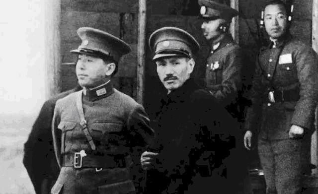 庭上|张学良被软禁始末:宋子文骗他写请罪书,李烈钧和他在庭上对骂