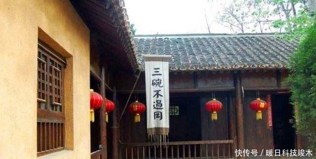 知县|林冲买刀用一千贯,武松打虎知县赏一千贯,相当于现在多少钱?