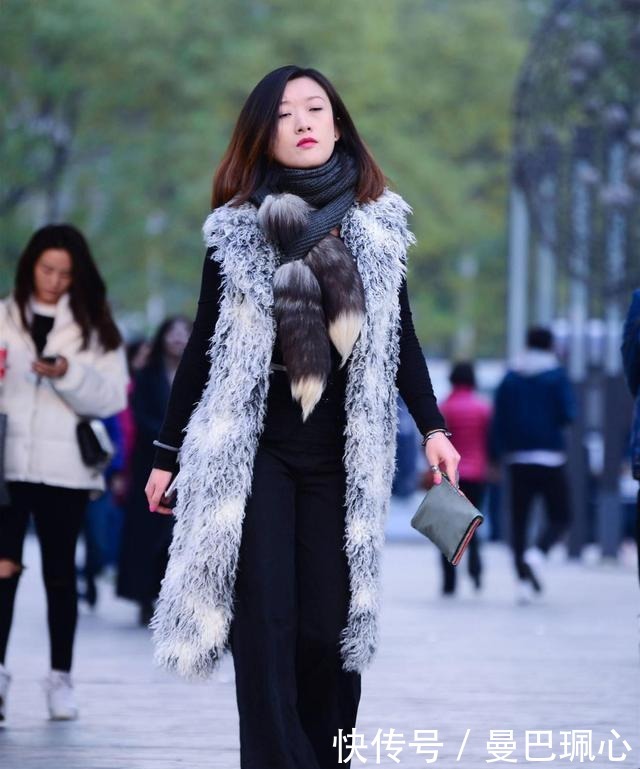 赘肉|胖女孩别担心,街头美女的另类穿搭,帮你遮挡“赘肉”更显瘦