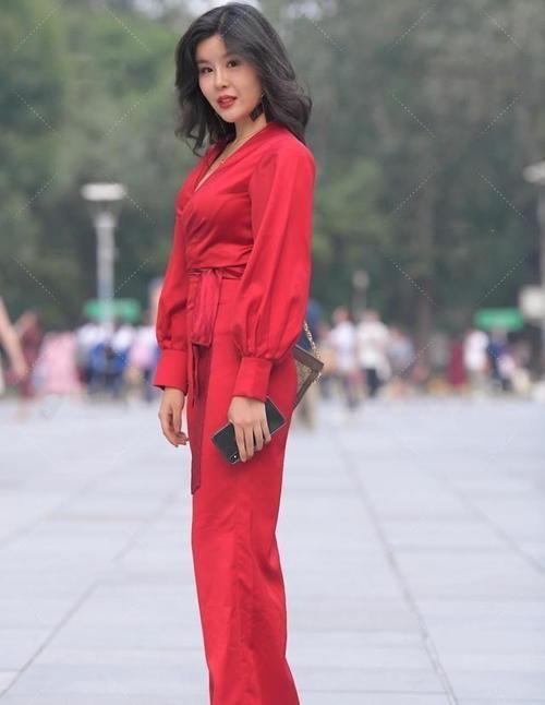 搭配|动人心扉的瑜伽裤装扮增添沉稳气质，舒适大方又显气质，清爽时髦