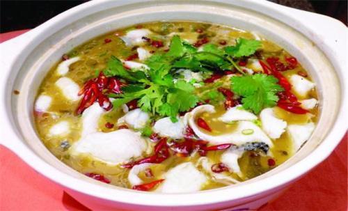 私家酸菜鱼，酸辣爽口，鱼肉鲜嫩、酸菜酸脆，热油一浇，香味四溢