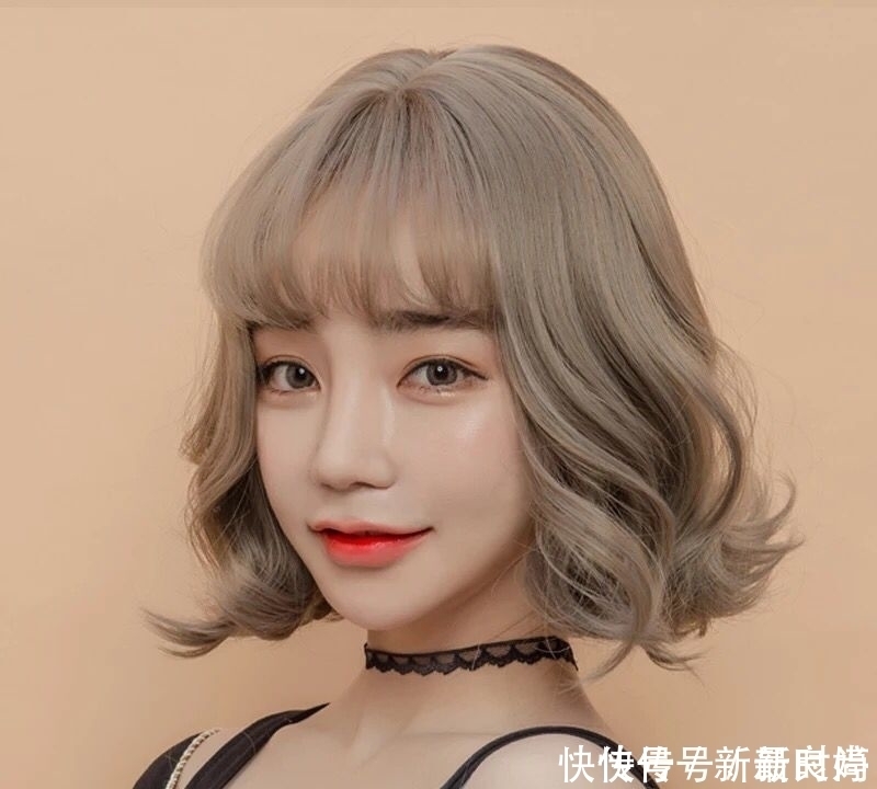 网上很火的“不过肩”烫发,减龄又洋气,换了发型比整容更有魅力