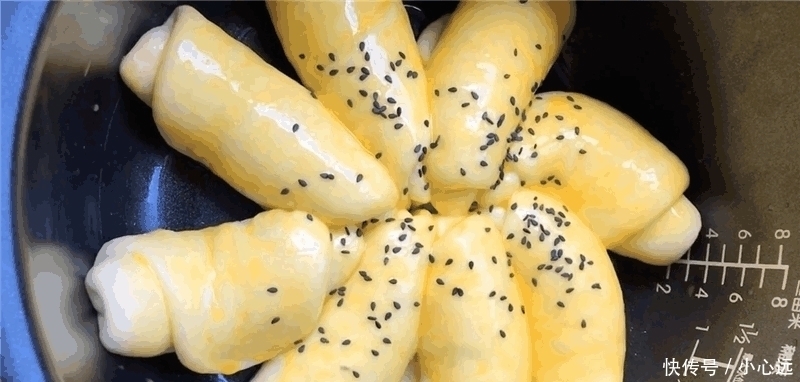 面食达人|电饭锅做早餐面包的配方, 比蒸馒头还香甜, 学会可以做给家人吃