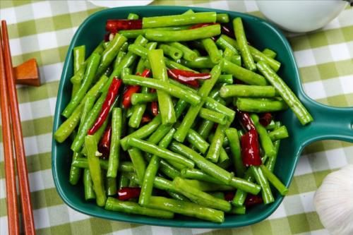 炒豆角|炒豆角，不要焯水或者过油，下锅前多做1步，豆角翠绿爽口不发黑