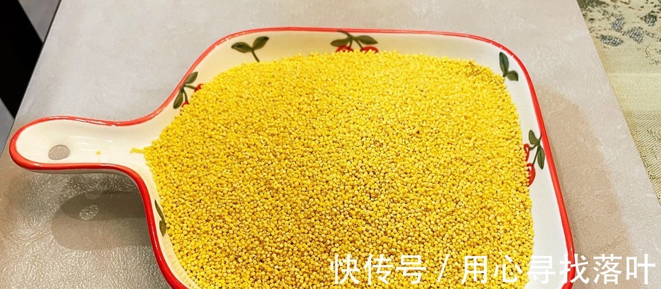 熬小米粥时,“最忌”直接下锅,多加1步,香甜好喝,米油浓稠!