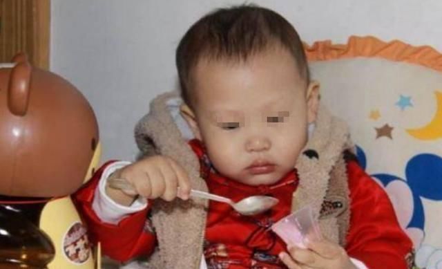 我们的孩子正在被“催熟”，这些黑名单零食，家长们尽量别买