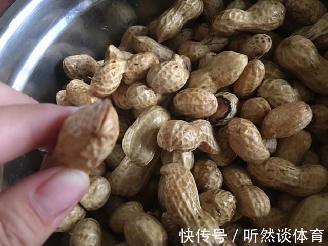 椒盐花生|最新研究发现:每天吃几粒花生能让血管健康,可每天具体吃多少?