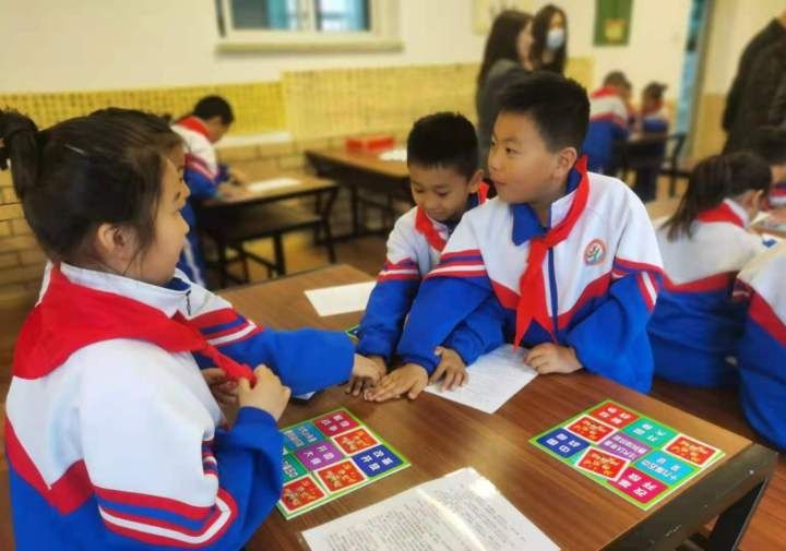 公益小学： 原创趣味桌游 让党史学习活起来