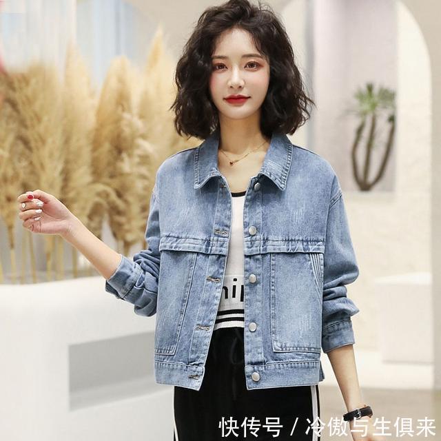 牛仔外套的减龄搭配推荐,只要选对内搭单品,时髦度飙升