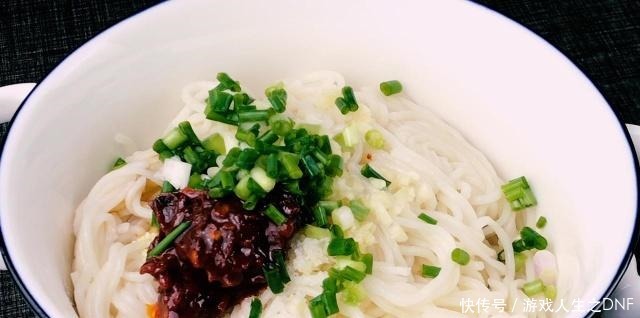 凉拌面学会这样做,酸辣爽口,开胃解腻,一盆根本不够吃,解馋!