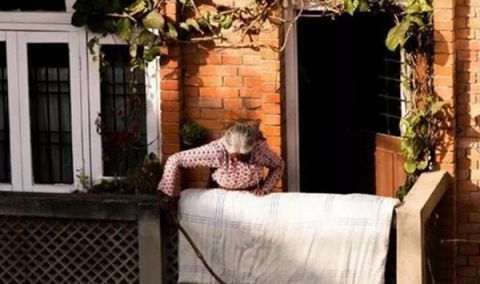 外国人|为什么中国人要晒被子,而外国人却从来不晒看完长见识