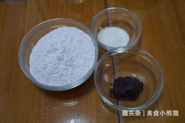 夜市地摊需要排队才能买到的紫薯豆沙饼,在家10分钟能做1大盘