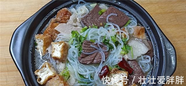 鸭血豆腐炖粉丝这样做，汤鲜味美，做了满满一大锅吃的非常爽！