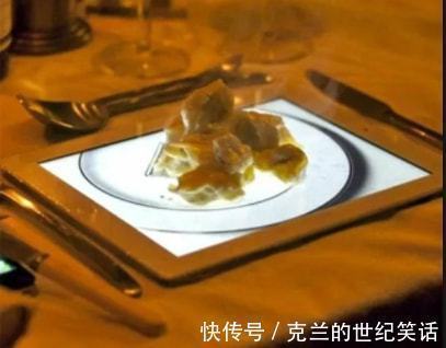 |开心一刻笑话 公司的财务是个大美女, 昨天给我转账时多了五块