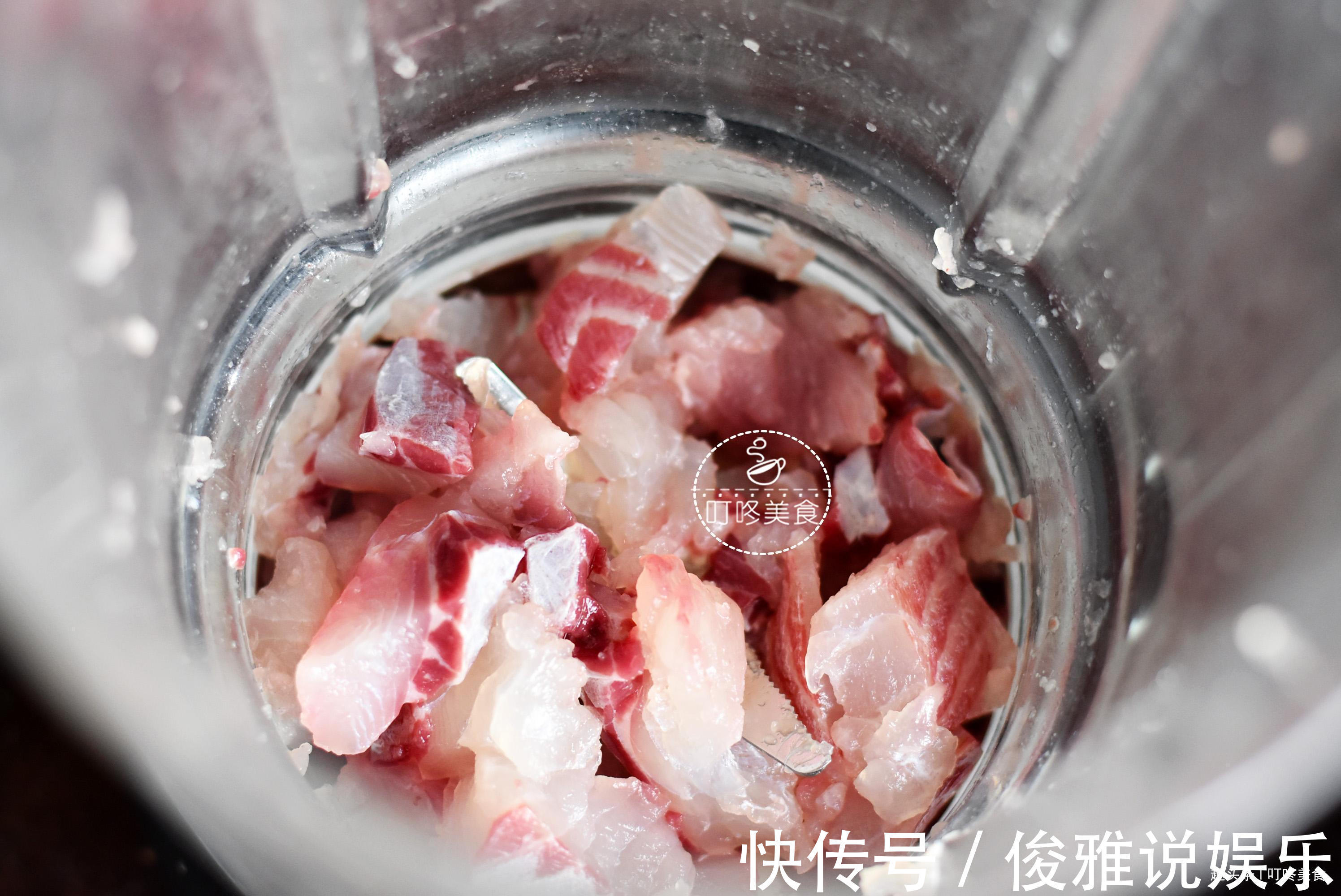 做法|2分钟教会你做客家炸鱼丸，做法超简单，又香又嫩，比买的还好吃