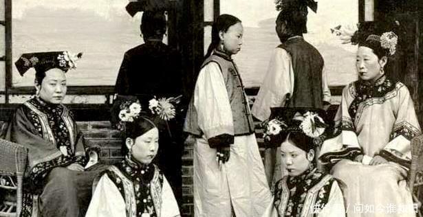 老照片|晚清贵族老照片图7的姿势让人很好奇，最后一张太恶心！