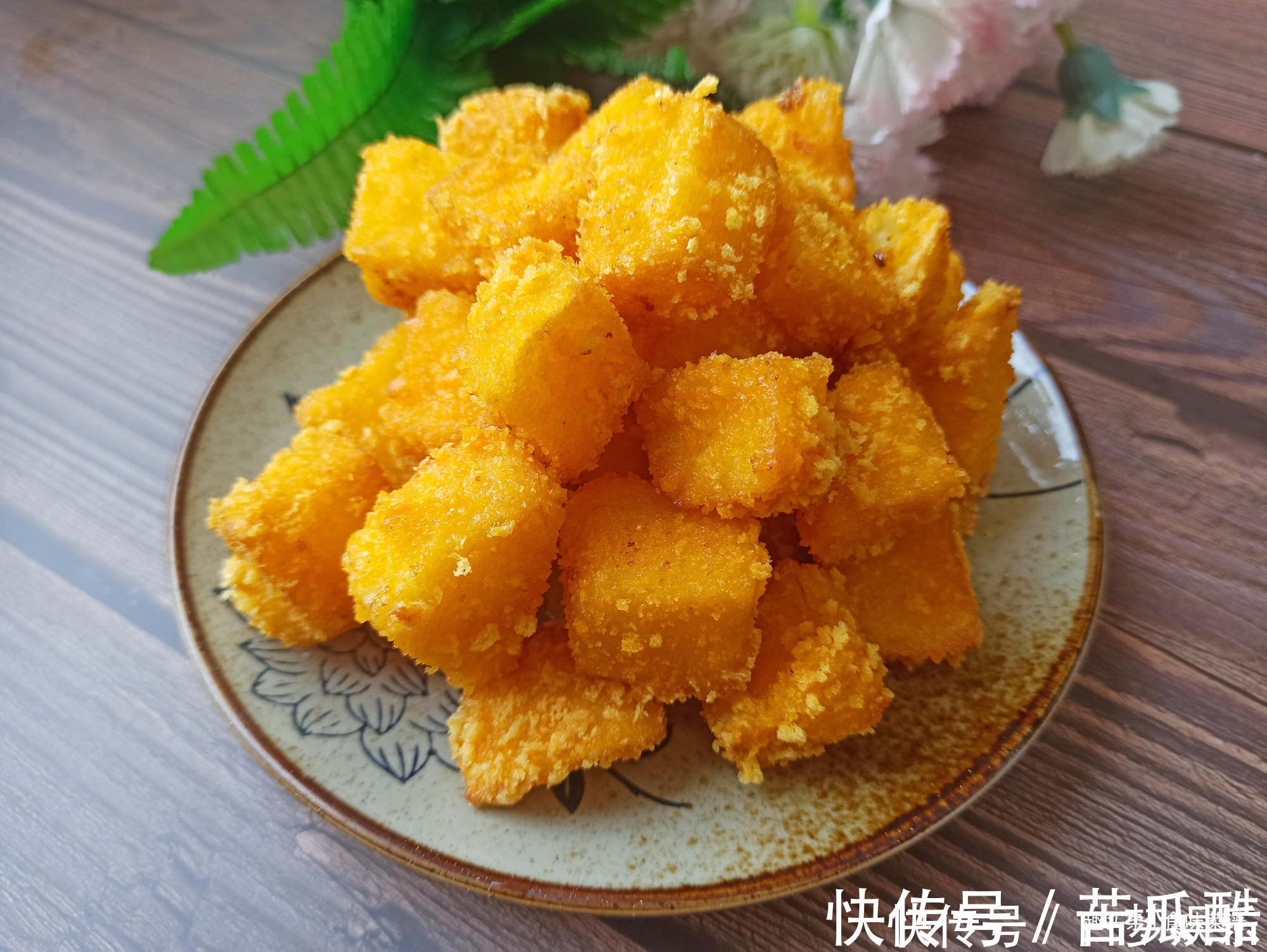 苹果最好吃的做法,加上鸡蛋搅一搅,酥脆香甜,孩子常吃增强记忆