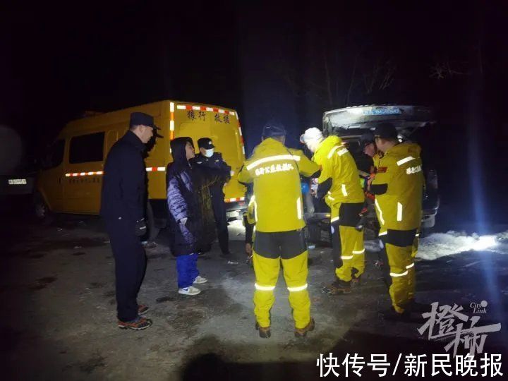 失联|挤爆了！昨天上万人涌入这个地方赏雪！一对年轻男女失联！还有人背婴儿上山