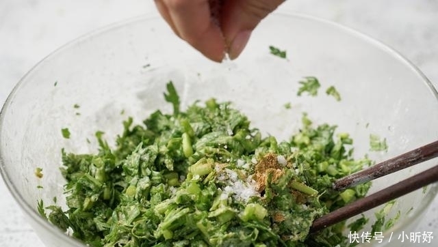 春季不能错过这种蔬菜,做成丸子蒸着吃,原汁原味,营养太棒了