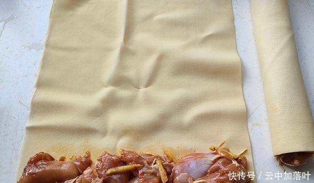 自从学会做这菜,儿子隔三差五点名要吃,一卷一蒸,蘸酱吃真香!