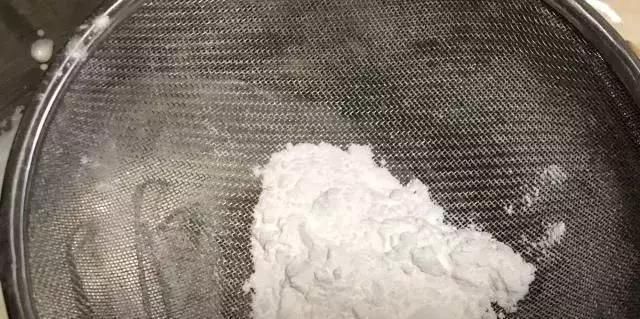 蛋糕这样做,简单又好吃,10分钟超快手,搅一搅,烤熟就能吃