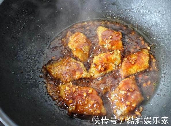 油煎带鱼用淀粉还是面粉想要外酥里嫩就用它，颜值高又香喷喷