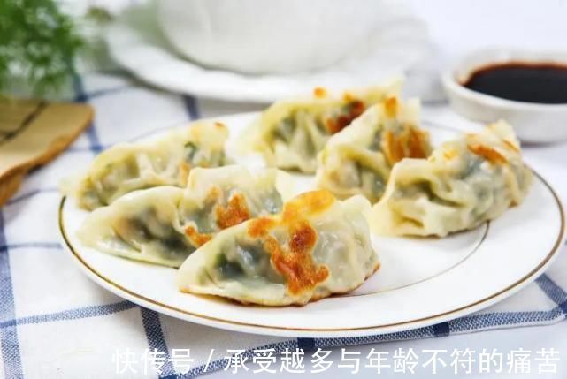 调饺子馅时,放酱油就是大错特错,如此做,饺子又香又好吃!