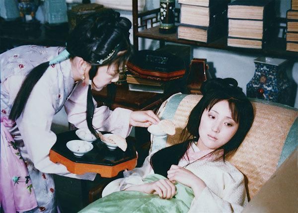 黛玉|黛玉去世,为何只有探春和李纨陪着她?其他人忙着宝玉和宝钗结婚