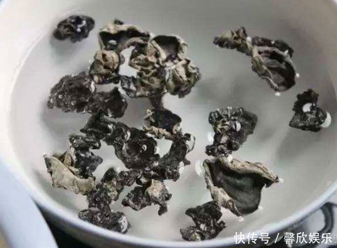 你还在爆炒猪肝吗简单教你几步,就可做出滑嫩入味不膻气的猪肝