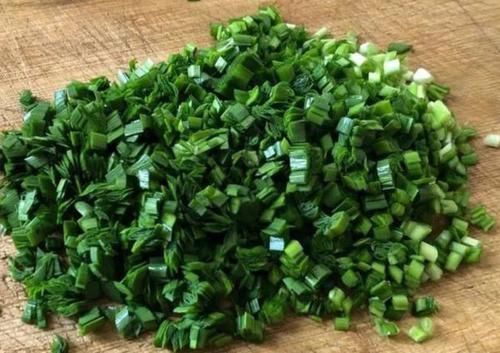 韭菜|它被称为洗肠草,便秘的人要多吃,肠道不堵了,排出宿便一身轻