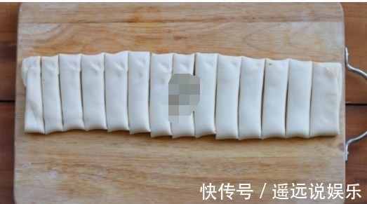 好吃|花卷新做法,简单一做就特好吃,底酥脆上暄软,比蒸着吃香多了