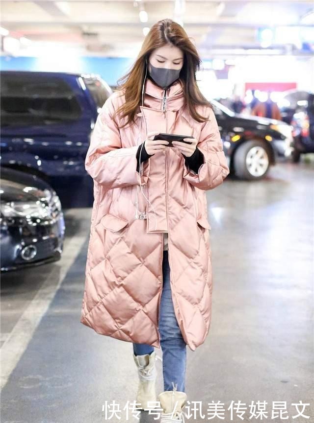 气质|秋冬穿羽绒服,别老是穿黑色了,试试这几种减龄色,时髦还显气质