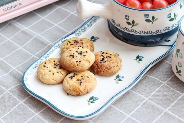 用玉米面做出来的酥饼，没有哪个小孩会不喜欢