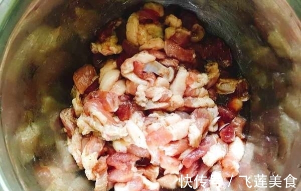 从冰箱里拿出来的冻肉,不要用水泡,教你1招,吃起来像鲜肉一样