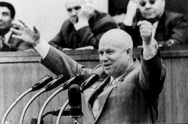 唾弃|最被唾弃的群体，带头解体苏联，却至今掌握巨额财富