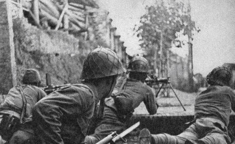 爱子|抗日英雄携娇妻爱子共赴刑场,周围群众看到这一幕,含着眼泪肃然低头