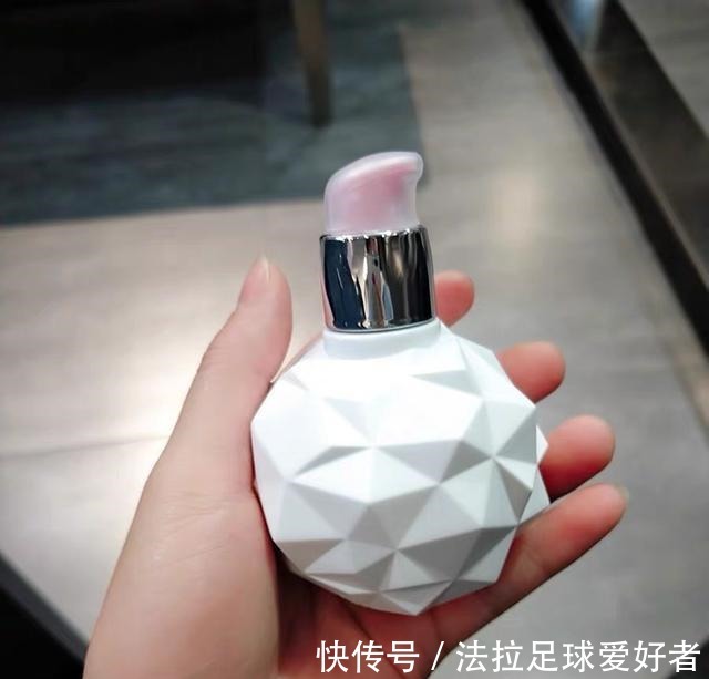 芝麻籽|国货中“最良心”的护手霜,却因平价被嫌弃,用后暗沉干燥不见了!