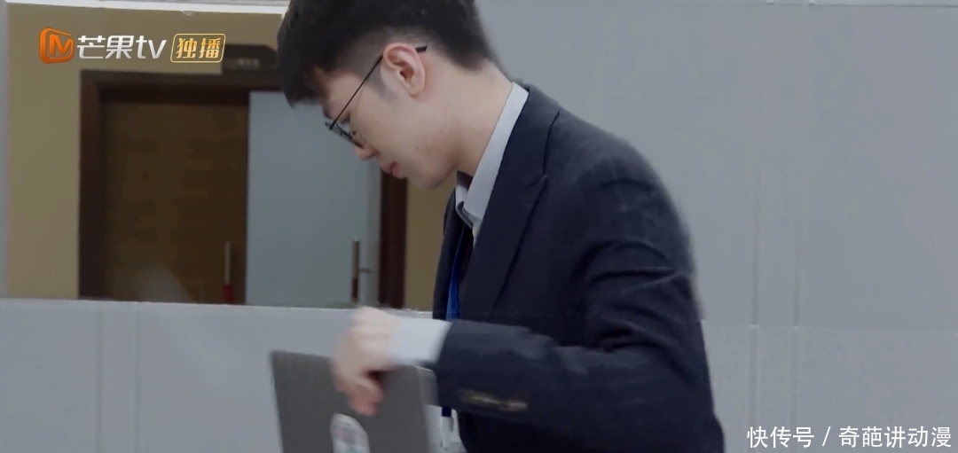 她俩吵起来了，我竟然觉得好过瘾！