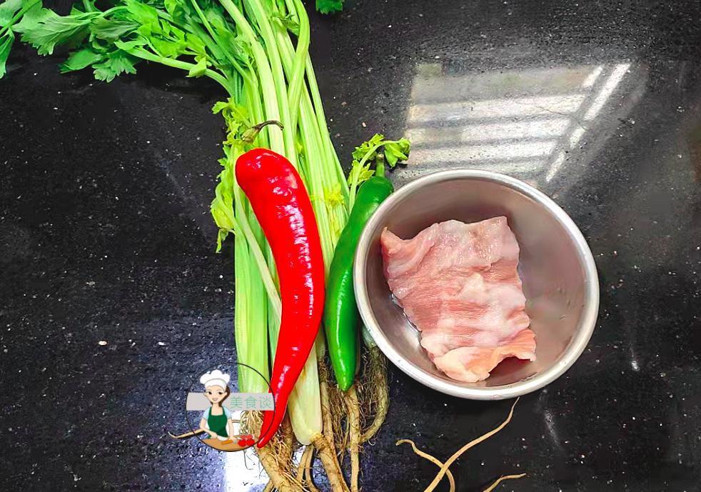 芹菜杆|便秘最怕此菜，冬天干燥要多吃，给肠道洗洗澡，润肠通便预防便秘