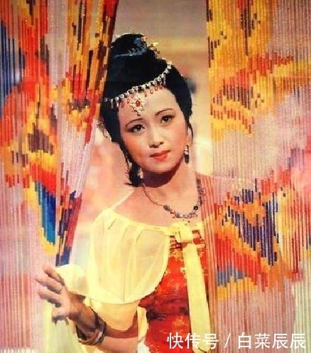 宫花|黛玉原本姓秦?她真正的身份碾压薛宝钗