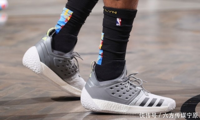 kobe|NBA球员上脚：保罗·乔治依然PG2