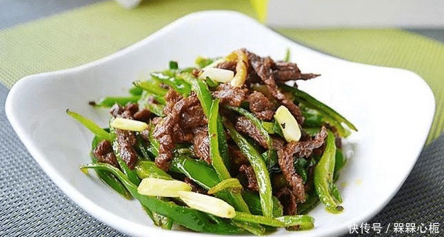 将牛肉|青椒炒牛肉,先炒牛肉还是先炒青椒方法不对,难怪牛肉口感差