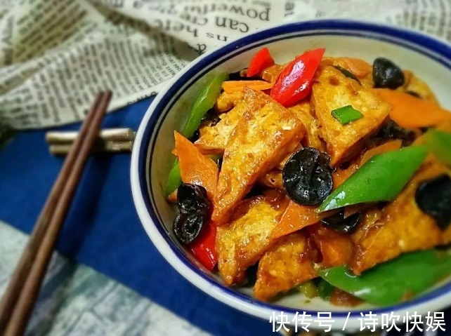 不粘|煎豆腐,直接用油煎就错了!多做一步,不粘锅不破皮,香嫩不易碎