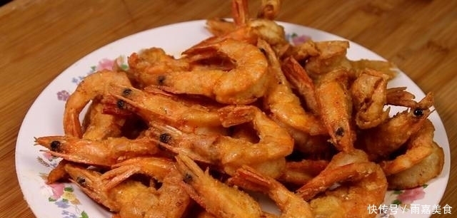 大虾|炸大虾,有人用面粉有人直接炸?都不对!教你正确做法,酥脆解馋