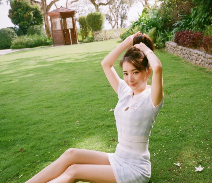 雪纺衫|方媛不愧是“天王嫂”,穿雪纺衫配黑色连衣裙甜美温柔,娇俏可爱