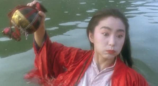 此人是东方不败祖先,剑术已达独孤求败级别,被一少年英雄击败