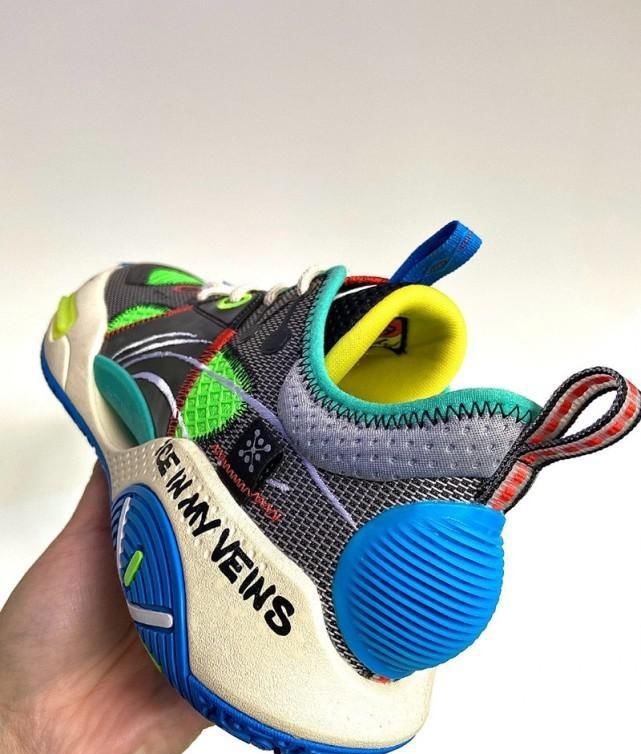 小老弟 韦德小老弟拉塞尔的全城9 PE配色,即将发售,值得期待的一款球鞋!