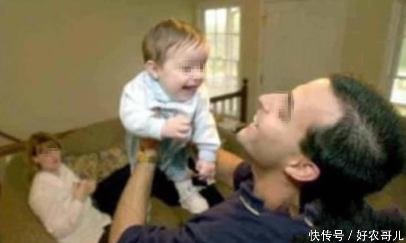 女子堕胎时小手奇迹般的抓住医生的手,如今的他长成这个样子