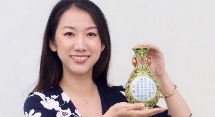 英国|英国花花1英镑买了乾隆时期的花瓶,是中国清朝文物价值8万英镑