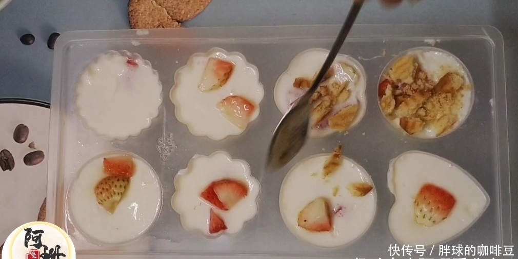 草莓牛奶果冻按这个步骤做，入口即化颜值高吃了还想吃